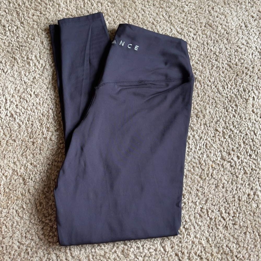 Balance Athletica Tenacity pant size medium